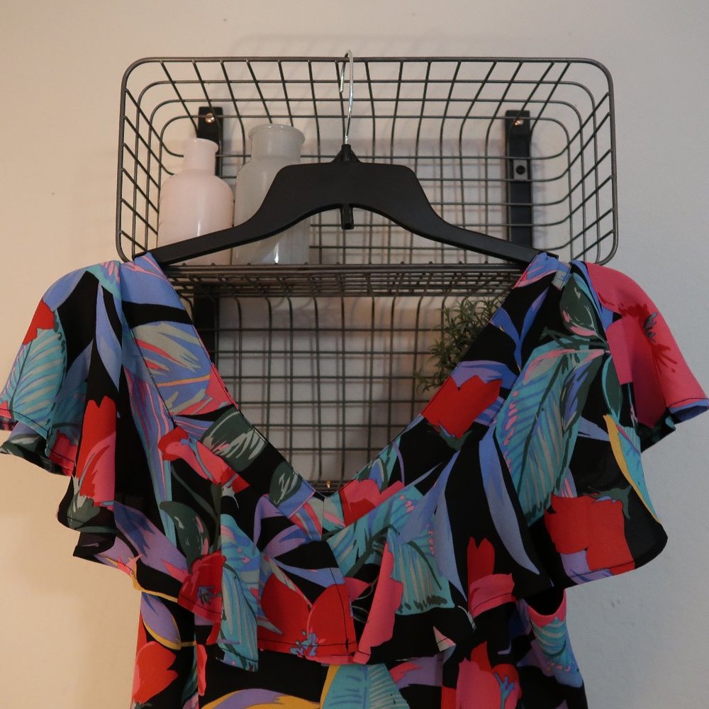 V Neck Ruffle Floral Printed Jumpsuit Size Medium